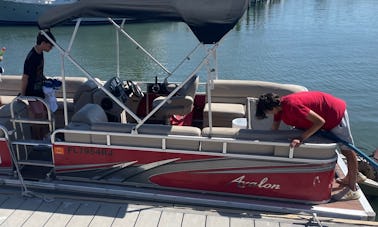 Aluguel de barco pontão Avalon de 25 pés em Gulfport, Flórida