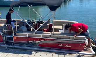 Avalon 25ft Pontoon Boat Rental in Gulfport, Florida
