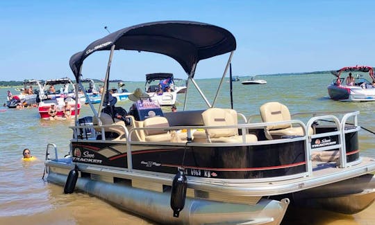 The Dally 18ft DXL SunTracker Bass Buggy Pontoon for Rent @ Grapevine Lake