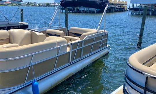 Family Bentley 240 cruise SE Pontoon Rental in Fort Walton Beach, Florida