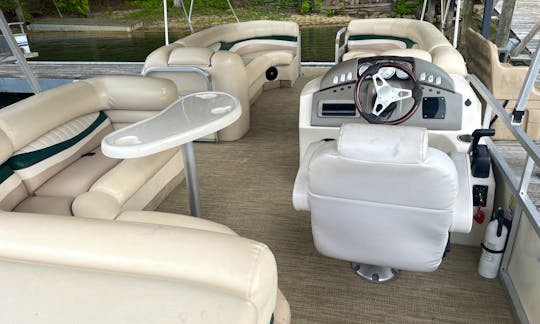 Bennington Pontoon with 115 Hp outboard available in Lake Wylie