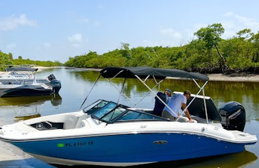 Breathtaking Skyline private boat with own captain Day & Night / Best deal of the market, limited time offer!