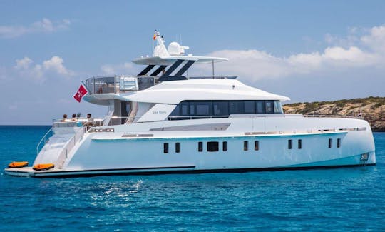 Vanquish 82 Power Mega Yacht Rental in Eivissa, Illes Balears