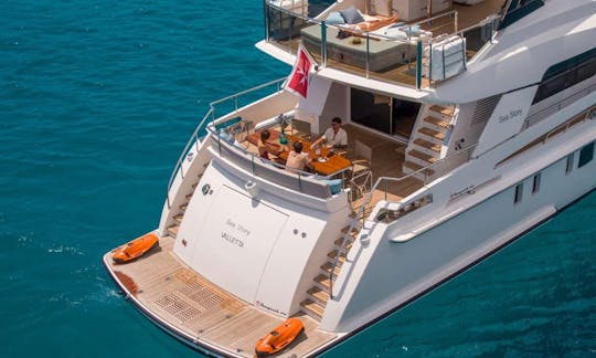 Vanquish 82 Power Mega Yacht Rental in Eivissa, Illes Balears