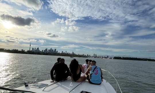 Come Aboard 36' Sea Ray Sundancer Yacht for Rent in Toronto