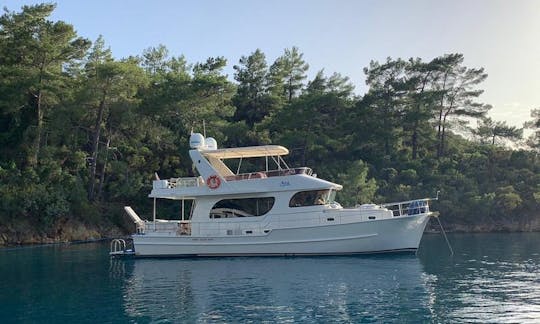 Alquiler de yate a motor Trawler 50 en Muğla, Turquía