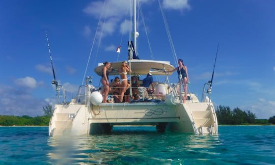 36' PDQ Catamaran Charter in Puerto Aventuras, Mexico