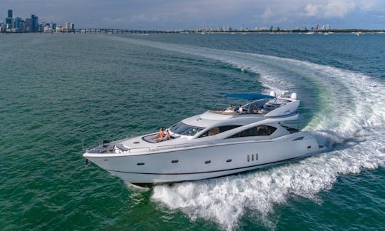 82ft Sunseeker Manhattan Power Mega Yacht Rental in Miami Beach, Florida