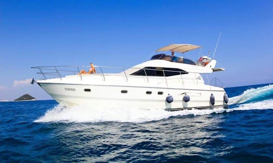 Aluguel de iates a motor Azimut 54 | Descubra as maravilhas naturais de Antalya conosco