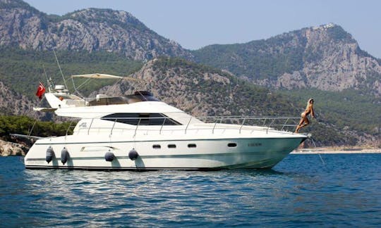 Aluguel de iates a motor Azimut 54 | Descubra as maravilhas naturais de Antalya conosco