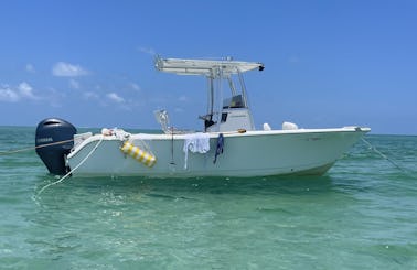 22’ Sea Hunt Center Console w/ Bow Seating in Cape Coral, Florida