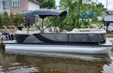 Luxurious 25' South Bay Entertainment Pontoon Rental In Montreal West