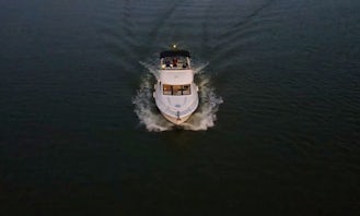 39ft Luxury Meridian Motor Yacht // Kept Extremely Clean and Low Hours