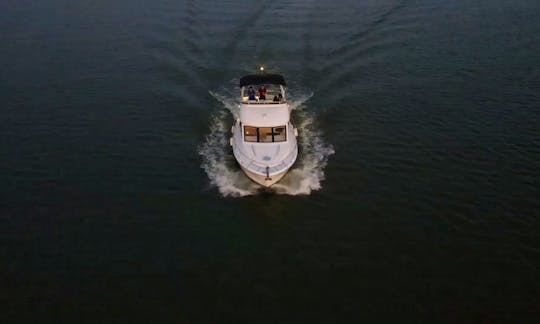 39ft Luxury Meridian Motor Yacht in Hickory Creek