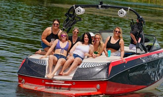Up to 16 Guests Cruise to Lake Minnetonka Bars, Bachelorette Parties and Big Island Hang out
