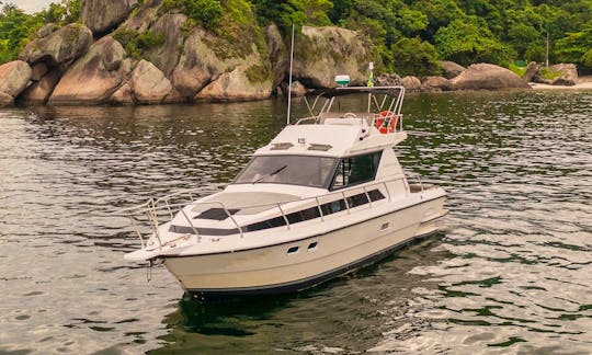 Oceanic Internarine 36 Motor Yacht Rental in Rio de janeiro, Brazil