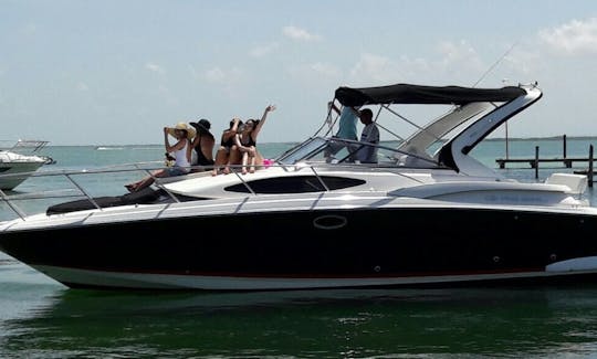 35 pieds. Yacht noir/blanc pour 8 personnes à Cancún, Quintana Roo