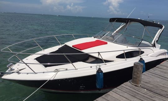 35 pieds. Yacht noir/blanc pour 8 personnes à Cancún, Quintana Roo