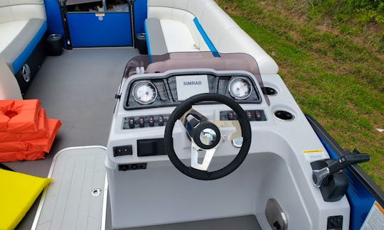 Ready for your Lake Norman experience!!! Climb aboard our 23ft Sweetwater tritoon with Yamaha 150 with seating for 12, free tube, and tank of gas!!!