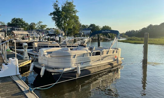 Tracker Party Barge 21ft Pontoon for Rent in Manasquan