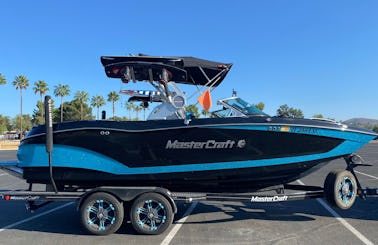 Rent Mastercraft X22 Wakeboat | Best for wakeboarding, wakesurfing, tubing and waterskiing
