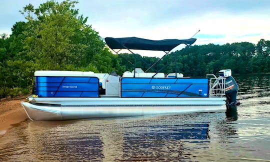 23' Tritoon on Lake Norman - Free fuel, tube, and delivery!
