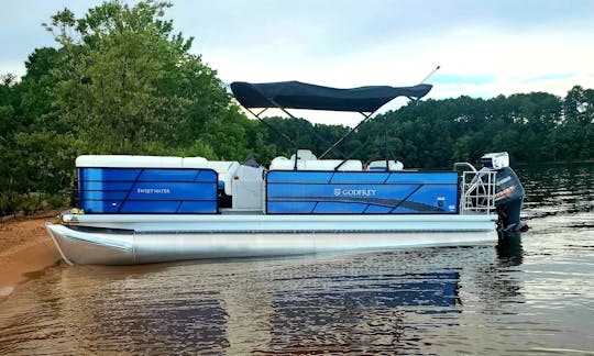 23' Tritoon on Lake Norman - Free fuel, tube, and delivery!