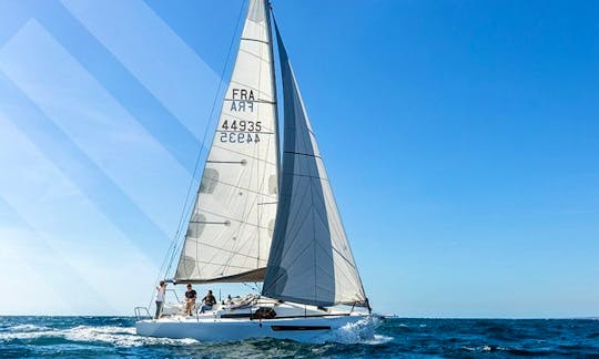 Beneteau 28ft Tiny Sailboat great tour up to 2 people
