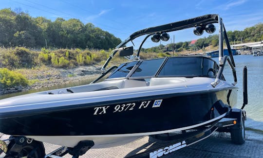 21ft Moomba Wake/Ski Boat with Tower in Cedar Park, Texas