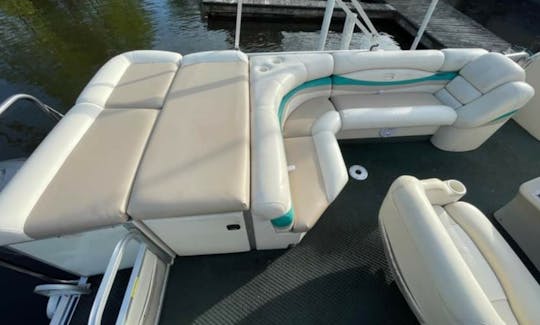 Pontoon Boat for Rent in Washington