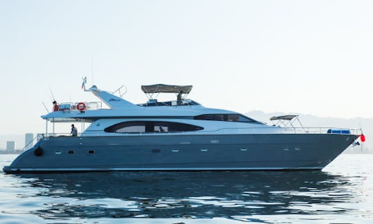 Superyacht de luxo Azimut de 85 pés em Puerto Vallarta (inclui comida)