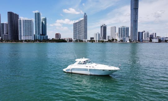 Location d'un bateau de fête incroyable de 42 pieds à Fort Lauderdale !