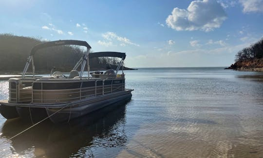 Ready for Fishing, Tubing & Making Memories! Reserve this 24ft Tritoon on Lake Ray Roberts