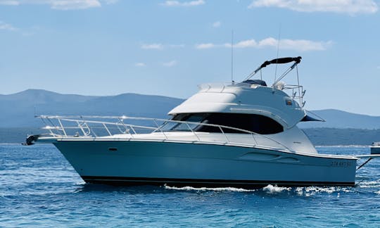 Luxury Riviera 37 Motor Yacht Rental in Bol, Croatia