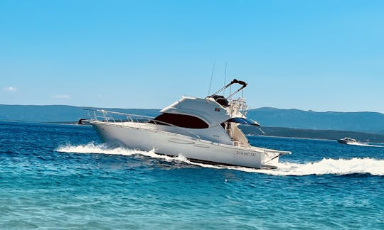 Luxury Riviera 37 Motor Yacht Rental in Bol, Croatia