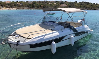 Alquiler de Beneteau Flyer 7.7 Sun Deck Cuddy Cabin/Walk Around en Split, Croacia