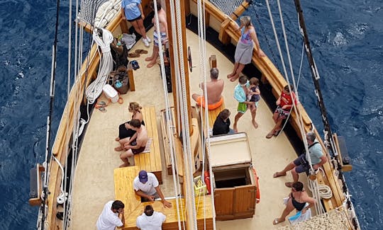 Charter the Goleta Honour in Palamós, Catalonia