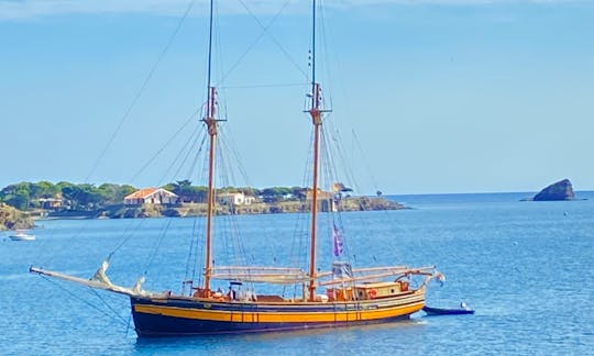 Charter the Goleta Honour in Palamós, Catalonia