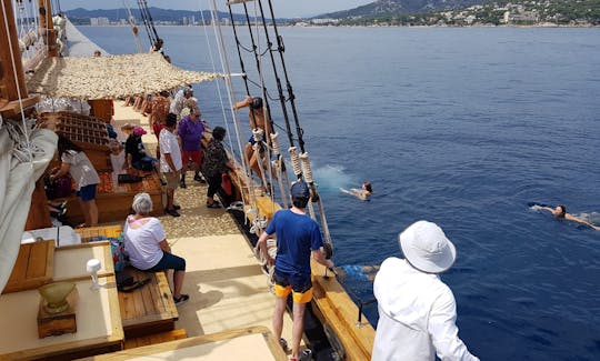 Charter the Goleta Honour in Palamós, Catalonia