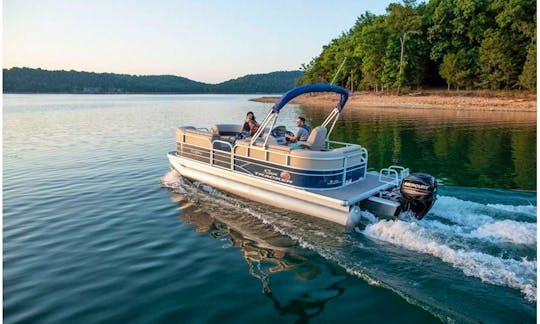 2020 Sun Tracker Party Barge 20 DLX Rental on Grapevine Lake