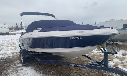 Location de bateaux Fourwinns Bowrider à Chestemere, Alberta