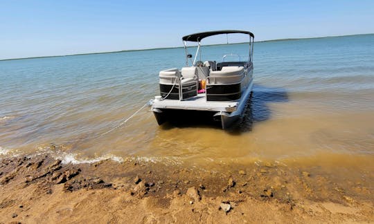 Qwest 822 Lani Pontoon for Rent at Lake Ray Roberts State Park Isle du Bois Park