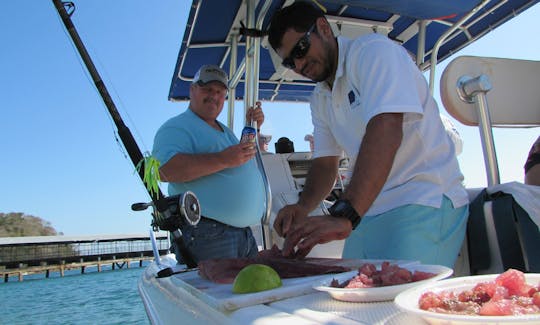 Carta de pesca em um Proline de 27 pés na Cidade do Panamá, Panamá