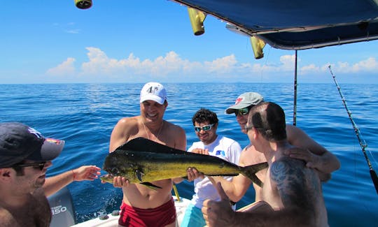 Fishing charter in a 27' Proline in Panama City, Panama