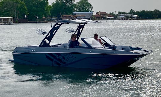 Barco de surf ATX Type-S 2022 para alugar no Lago Travis