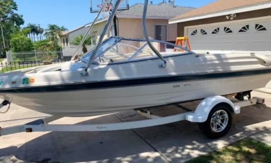 Alugue Bayliner Capri Bowrider de 16 pés no Lago Elsinore