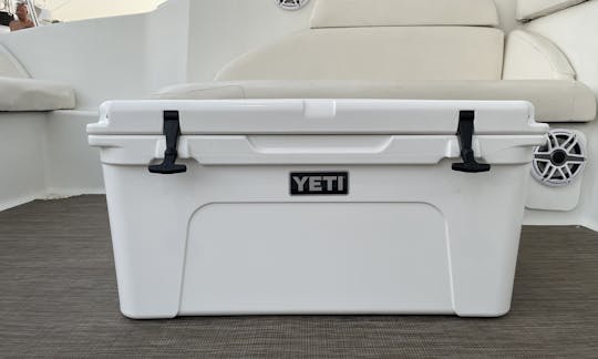 Embarquez sur un spacieux yacht Silverton de 42 pieds
