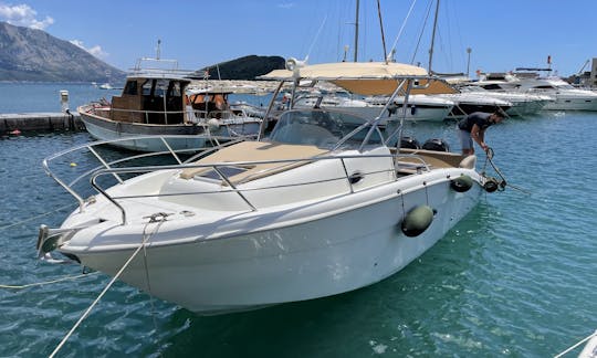 Bateau Capelli 28WA à louer dans la municipalité de Tivat