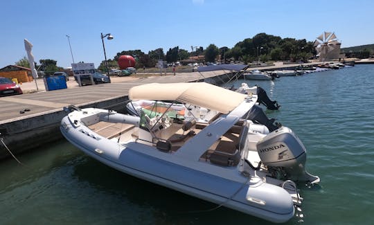 Alquiler de Rib Robinzon de 23 pies para hasta 10 personas en Medulin, Croacia