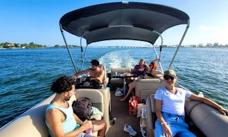 Sun Tracker Party Barge 21ft Brand NEW 2022 Party Boat 10 people...
